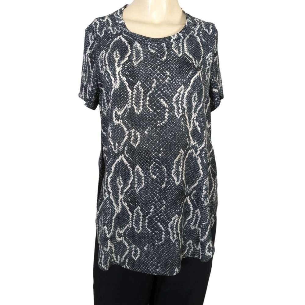 ACROBAT short sleeve snake print side split gray and white top size Small‎